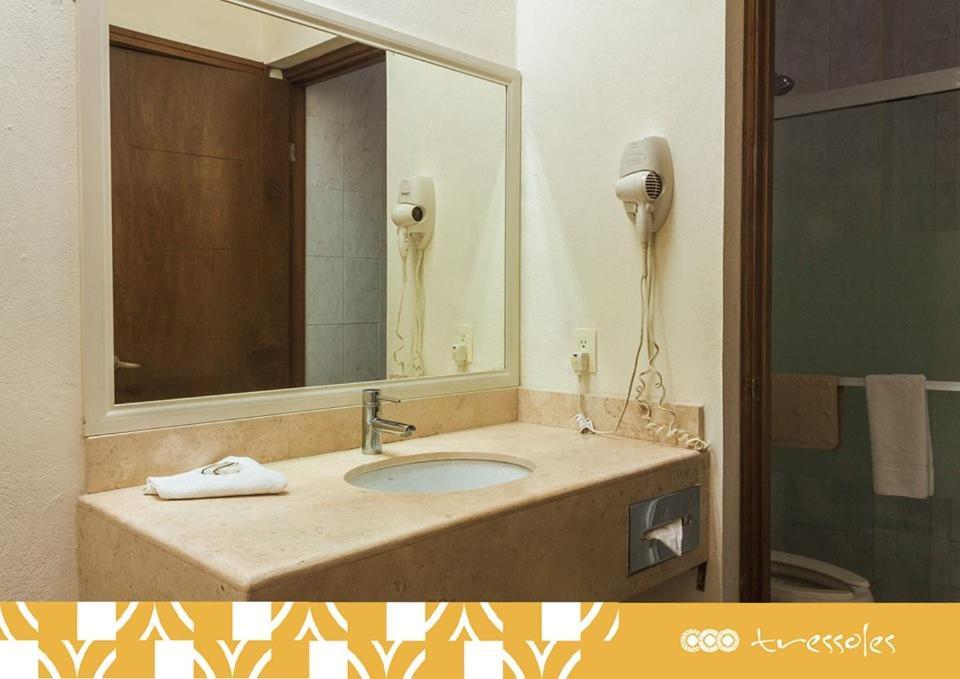 Hotel Tres Soles ซิวดัดมาเดโร ภายนอก รูปภาพ
